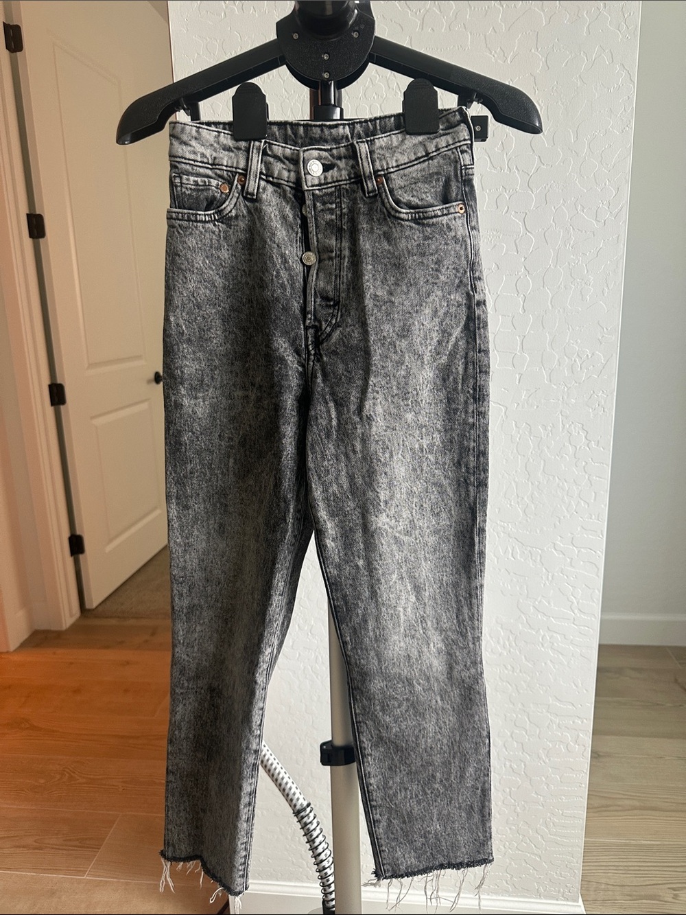 H&M Women’s Slim Straight Jeans in Gray Acid-Wash